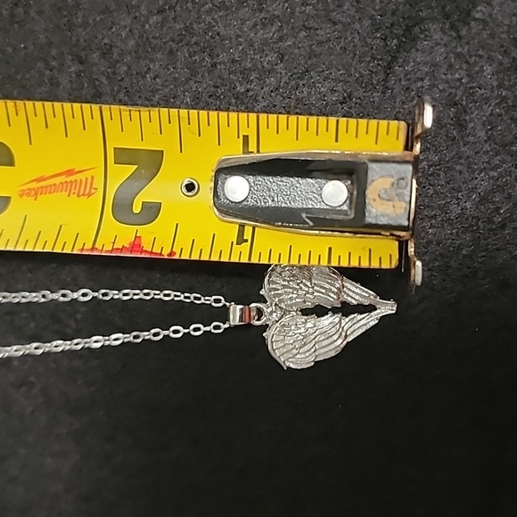 Angel wing necklace - Picture 2 of 5